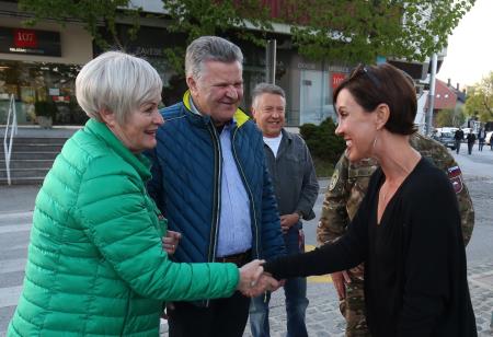 DVE UNIFORMI ENA PESEM 02 FOTO LJUBO VUKELIČ
